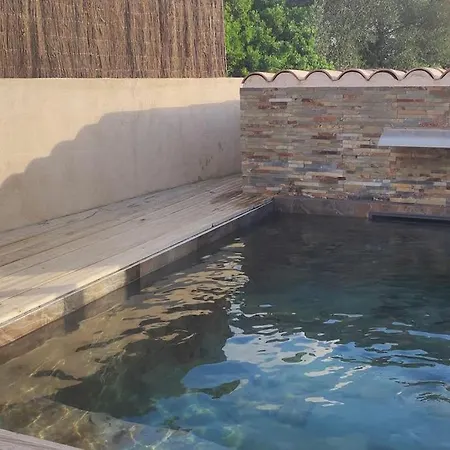 Vakantiehuis Tiny House Avec Piscine A Figari (Corsica)