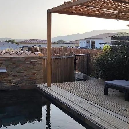 Vakantiehuis Tiny House Avec Piscine A Figari (Corsica)