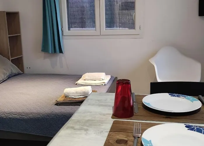 بيت للعطل Tiny House Avec Piscine A فيغاري