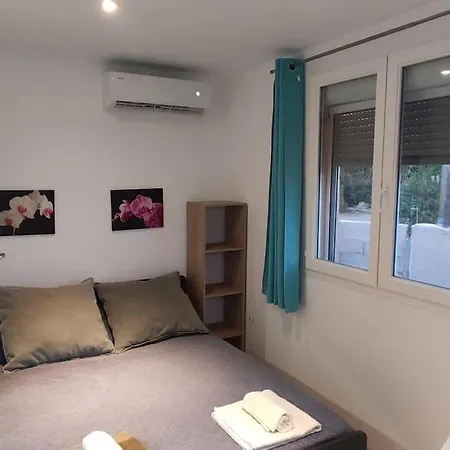 Tiny House Avec Piscine A Figari (Corsica)
