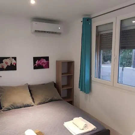 Tiny House Avec Piscine A Фигари